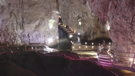 Stopića pećina na Zlatiboru Stopića pećina na Zlatiboru