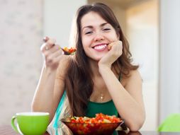 devojka, dijeta, mršavljenje, salata, jelo