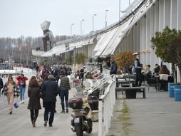 Beton hala, šetači, Pristanište, Karađorđeva, kej, sava, KOVID skraćeno RADNO VREME RESTORANI, zatvaranje kafića kafići