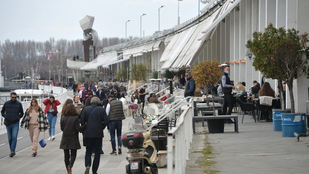 Beton hala, šetači, Pristanište, Karađorđeva, kej, sava, KOVID skraćeno RADNO VREME RESTORANI, zatvaranje kafića kafići