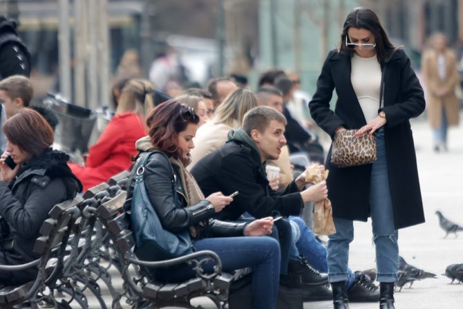 KOVID skraćeno RADNO VREME RESTORANI, zatvaranje kafića kafići