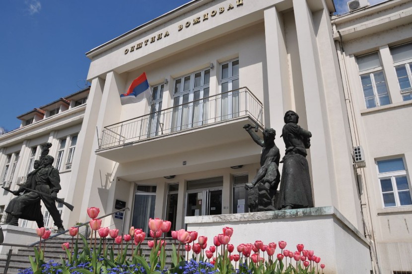 Opština Voždovac: Najoštrije osuđujemo fizički napad na našu službenicu - Vesti - Telegraf.rs