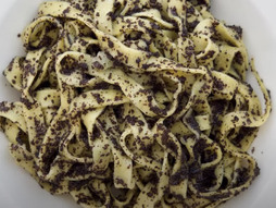 Rezanci s makom; foto screenshot Youtube/ReciPeci