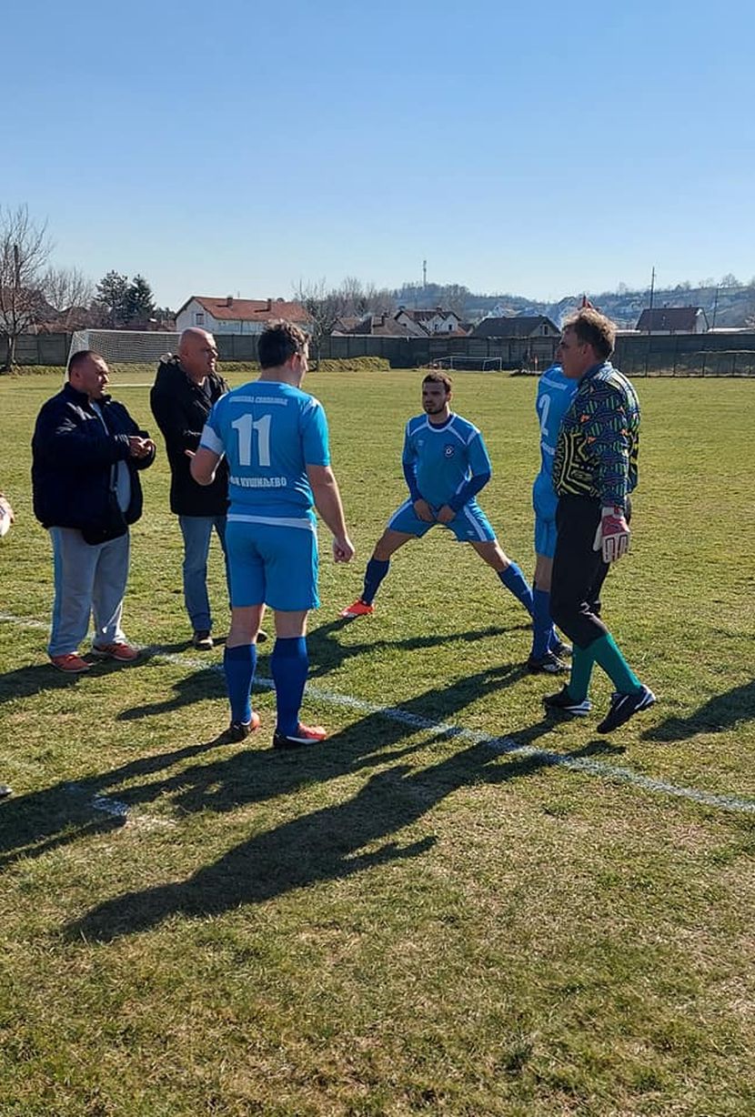 Prica O Najstarijem Golmanu U Srbiji Sa 53 Godine Se Zbog Korone Vratio Na Gol Kluba Iz Svog Sela Telegraf Rs