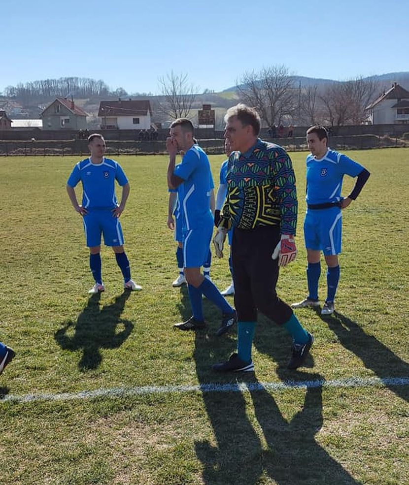 Prica O Najstarijem Golmanu U Srbiji Sa 53 Godine Se Zbog Korone Vratio Na Gol Kluba Iz Svog Sela Telegraf Rs