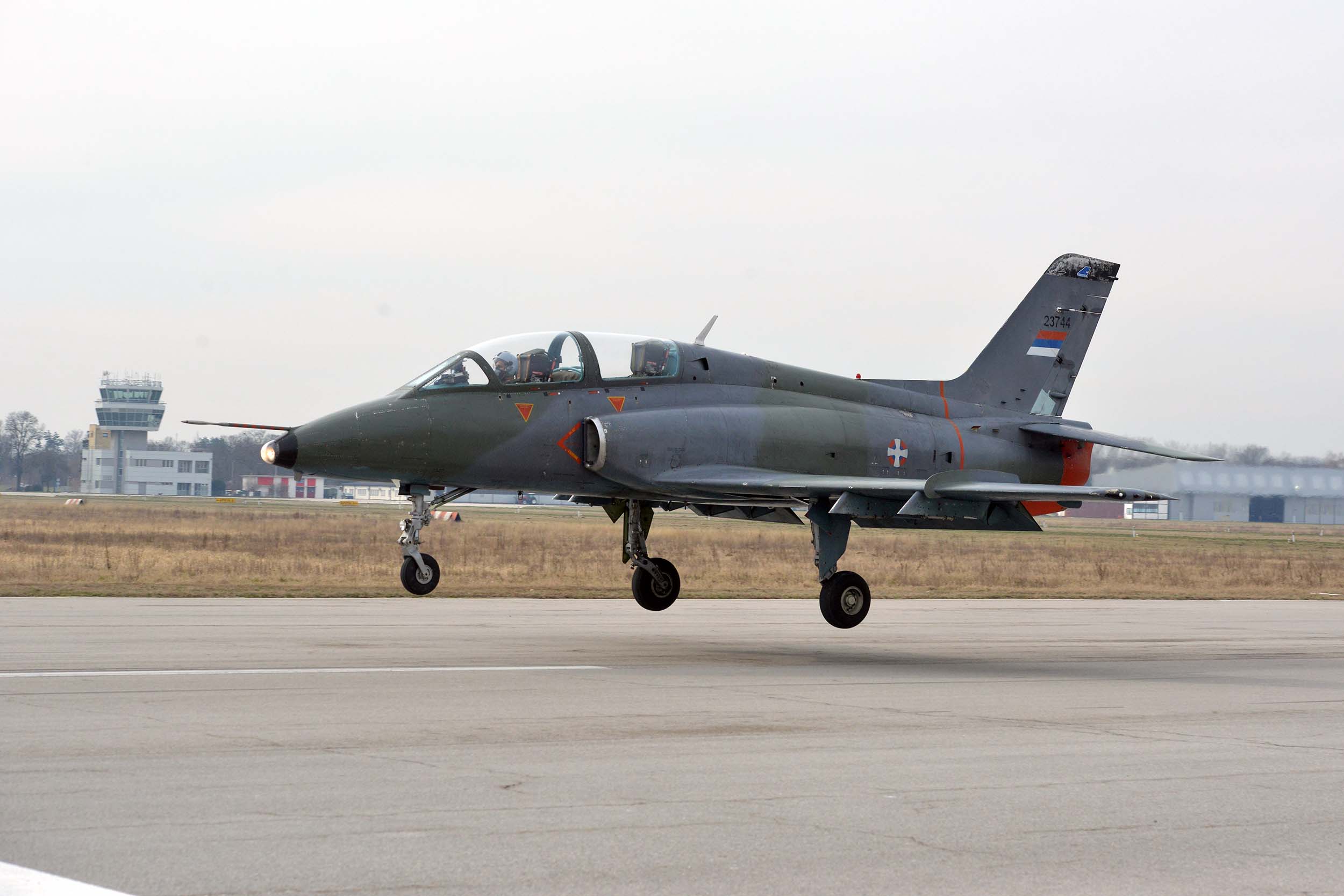Avion sa ministrom za unutrašnju bezbednost SAD prinudno sleteo, nema povređenih