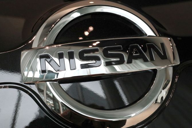 Nissan kompanija logo