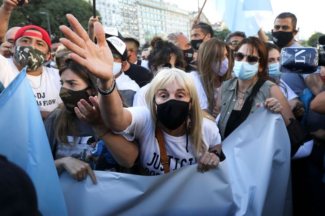 Dijego Armando Maradona protest