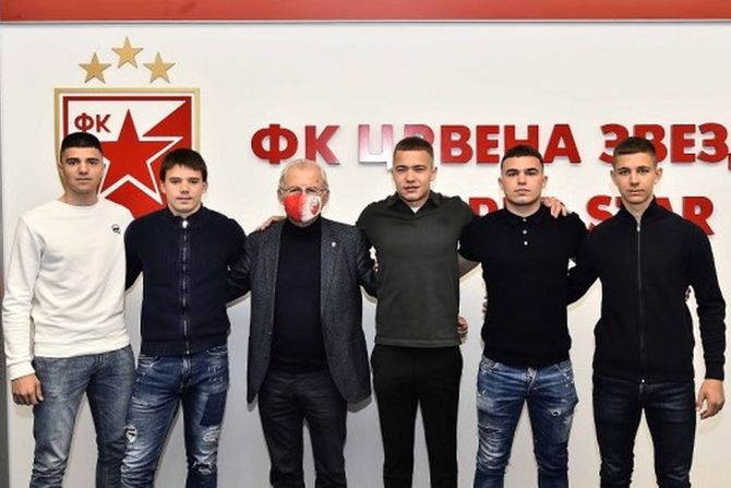 FK Crvena zvezda, novi profesionalci