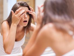 bubuljice, ogledalo, devojka, akne