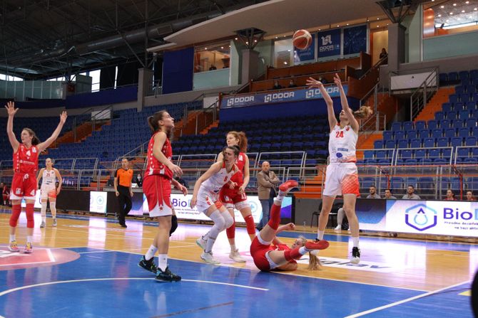 ŽKK Vojvodina .ŽKK Crvena zvezda