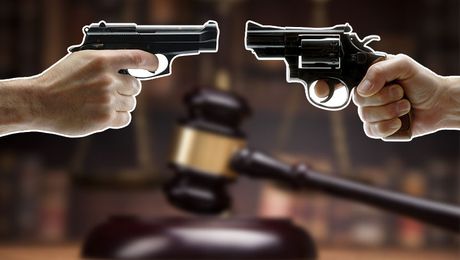 nužna odbrana, Pištolji, pucnjava, obračun, Sudija, sudski čekić, presuda