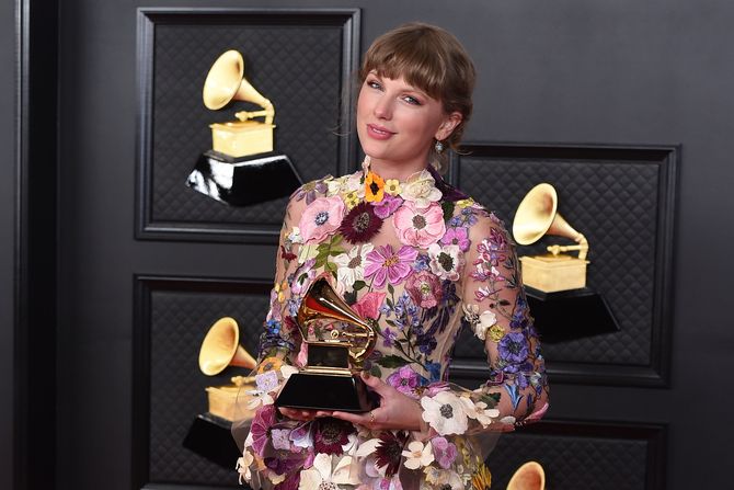 Taylor Swift, Tejlor Svift Taylor Swift, Tejlor Svift