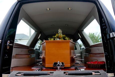 Pogrebni automobil, kombi, kovčeg, sahrana