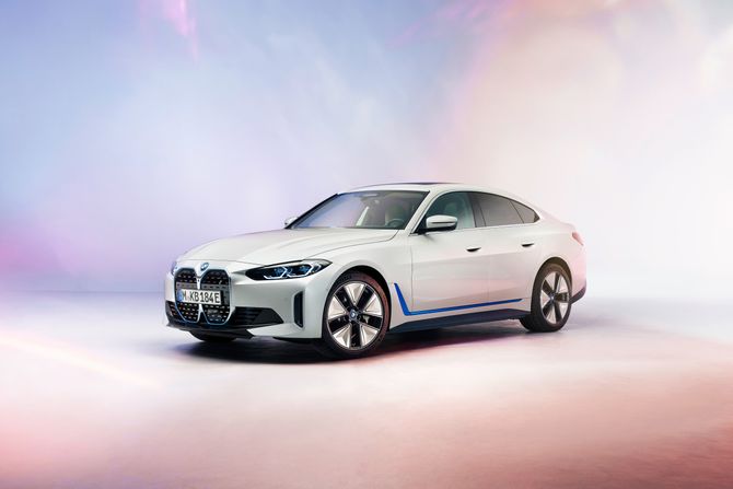 BMW i4, električni automobil BMW i4, električni automobil