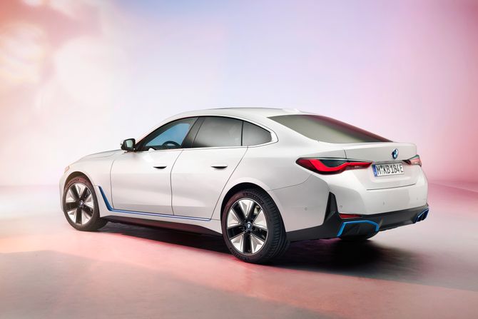 BMW i4, električni automobil