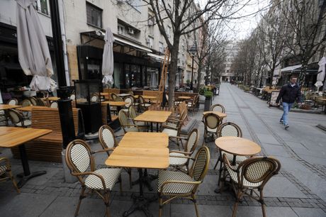 Prazni kafići ulice bašte Beograd mere koronavirus