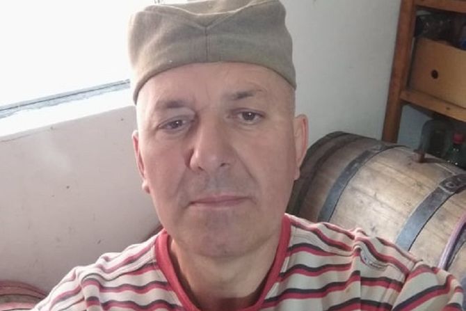 Dragan Jovanović, Topola, rakija, šajkača Dragan Jovanović, Topola, rakija, šajkača