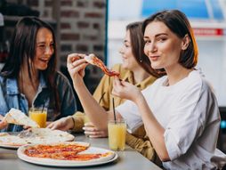 jelo, pica, devojke, žurka, hrana,