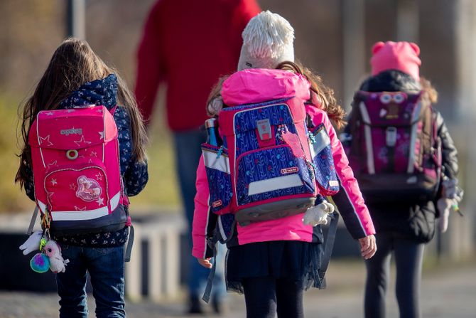 Dete škola ulica ranac deca Dete škola ulica ranac deca