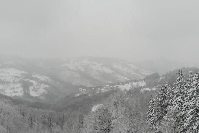 Vanredna situacija u opštini Ivanjica: Sneg potpuno zavejao pet golijskih sela