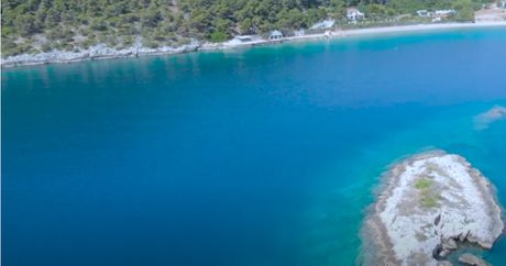 Plaža Mikri Alkioni, Korint, Grčka Plaža Mikri Alkioni, Korint, Grčka