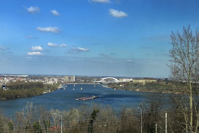 Novi Sad proleće vreme most panorama