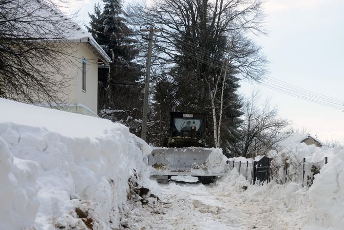 CRNATRAVA SNEG VOJSKA