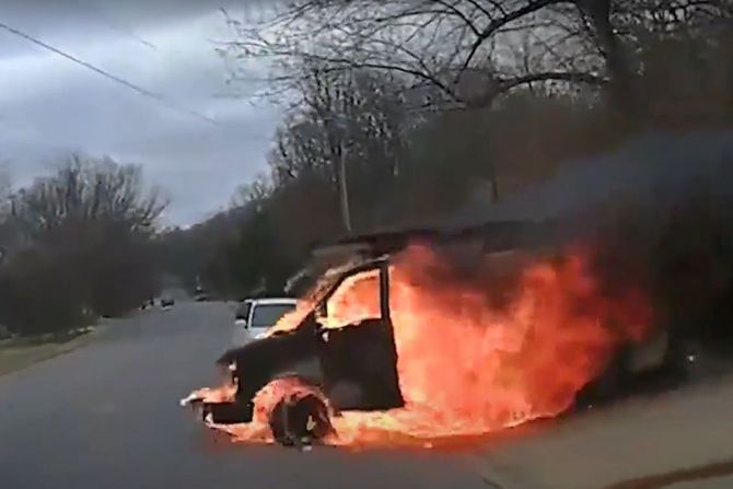 zapaljen kombi zapaljen kombi