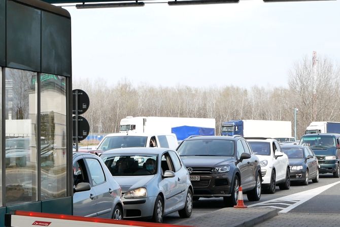 HORGOS GRANICA GRANIČNI PRELAZ GUŽVA