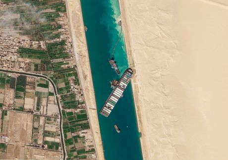 Suecki kanal bio je blokiran danima