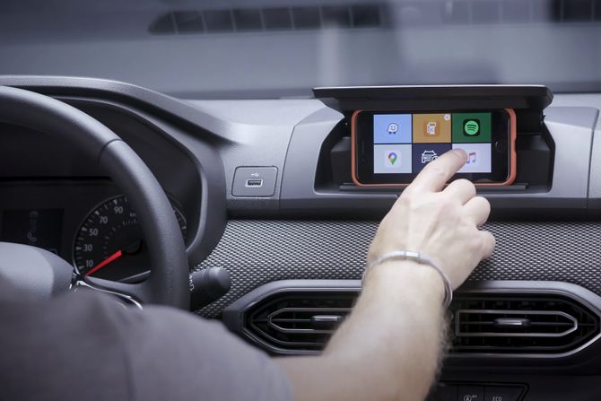 Dacia Sandero, Media Control System (1)