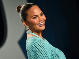 Chrissy Teigen, Krisi Tajgen