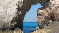 Sa mužem i malim detetom krenula na čuvenu plažu na Zakintosu, izvlačili je spasioci: Teško je povređena