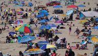 Kazne do 300 evra za "čuvanje" mesta na plaži: Oštre mere za turiste koji ostavljaju peškire na pesku