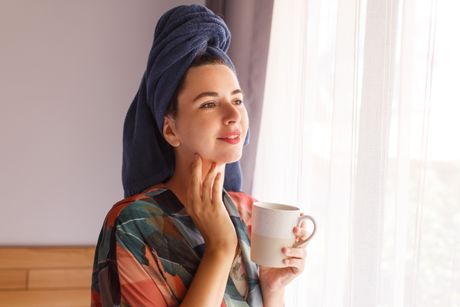 sunce, jutro, kafa, devojka sunce, jutro, kafa, devojka