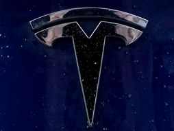 Tesla kompanija logo