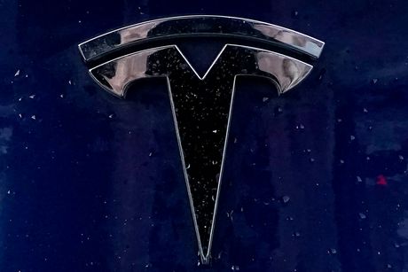 Tesla kompanija logo