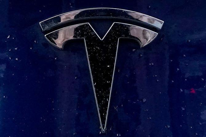 Tesla kompanija logo Tesla kompanija logo