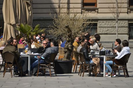 kafici, bašte, restorani, korona, centar grada lepo vreme, SRBIJA KRIZNI STAB MERE kafici, bašte, restorani, korona, centar grada lepo vreme, SRBIJA KRIZNI STAB MERE