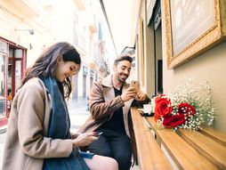 online upoznavanje, sastanak, telefon, momak, devojka, ljubav