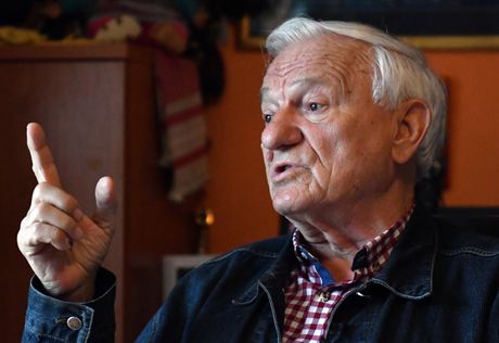 Jovan Divjak. bivši general Armije Republike Bosne i Hercegovine Jovan Divjak. bivši general Armije Republike Bosne i Hercegovine
