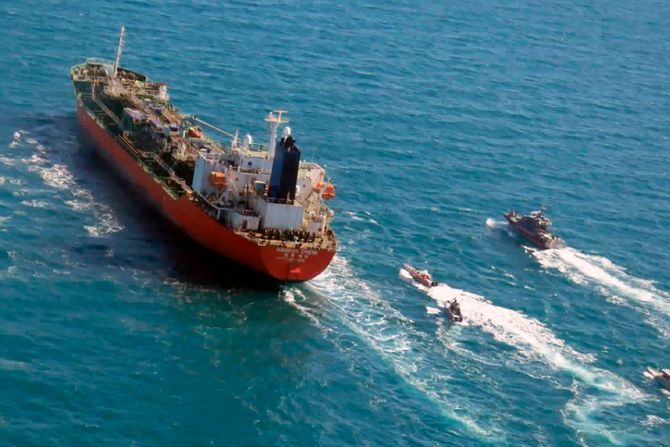 Zaplenjeni tanker, Južna Koreja Iran Persijski zaliv, Persian Gulf Tensions