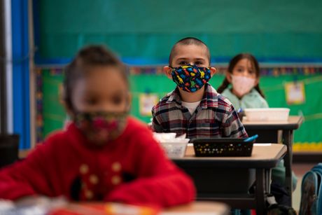 Dete deca maska škola korona virus