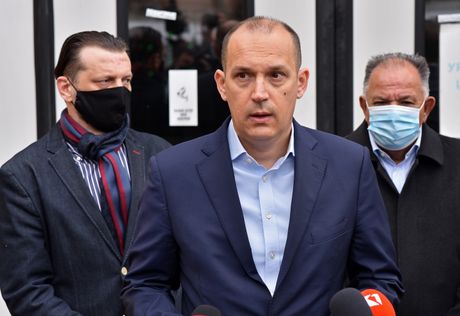 Otkrivanje spomen ploče, dr Miodrag Lazić Laza Otkrivanje spomen ploče, dr Miodrag Lazić Laza