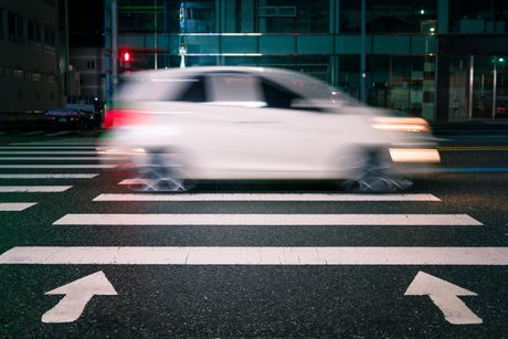 Brzina auto kola jurnjava pešački prelaz saobraćaj Brzina auto kola jurnjava pešački prelaz saobraćaj