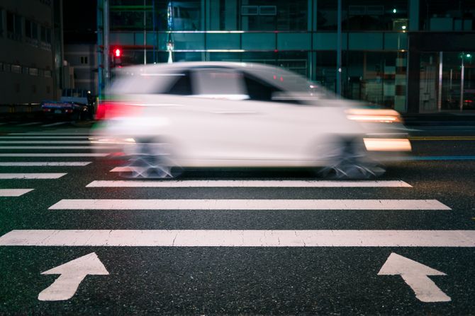 Brzina auto kola jurnjava pešački prelaz saobraćaj Brzina auto kola jurnjava pešački prelaz saobraćaj