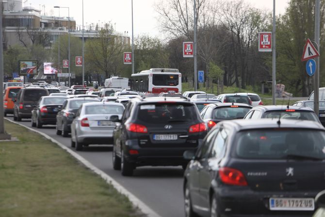 Saobraćajna nesreća, petlja Radnička, gužva u saobraćaju