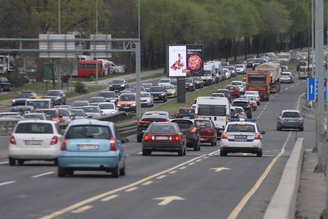 Saobraćajna nesreća, petlja Radnička, gužva u saobraćaju