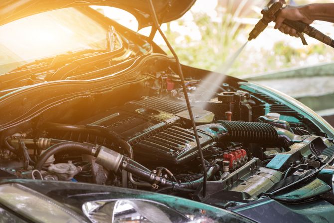 Pranje motora kola auto održavanje Pranje motora kola auto održavanje